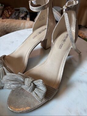 Pale Gold summer heels. Lifestride sz11